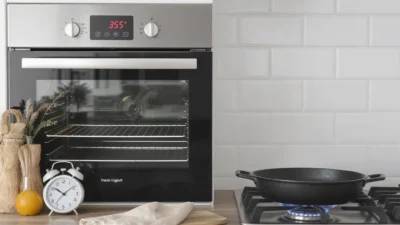 A printable kitchen checklist for preheating ovens and using residual heat to save energy while cooking.